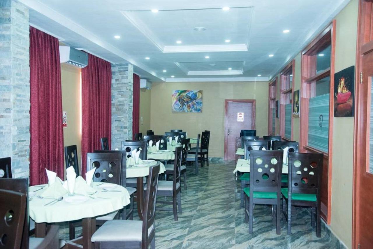 Dannic Hotels Enugu Buitenkant foto