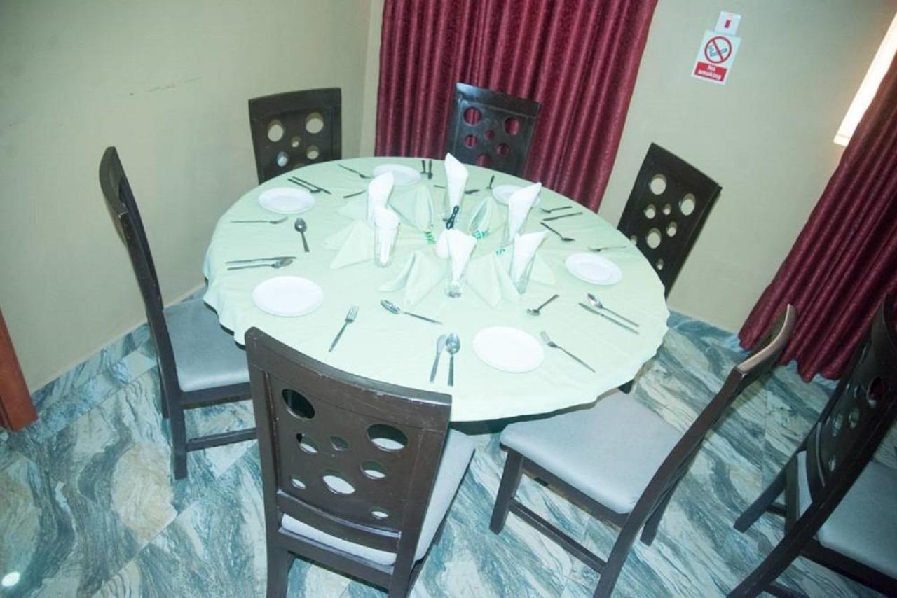 Dannic Hotels Enugu Buitenkant foto
